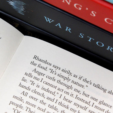 Victoria Aveyard Red Queen Series 5-Book Set | Epic YA Fantasy of Magic, Betrayal, Royals, & Adventure (Red Queen, Glass Sword, King’s Cage & More)